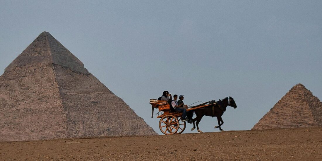 Medio día mágico de excursión a las Pirámides de Guiza desde El Cairo - Egypt Tours Group