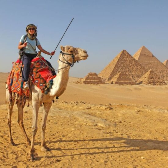 Medio día mágico de excursión a las Pirámides de Guiza desde El Cairo - Egypt Tours Group