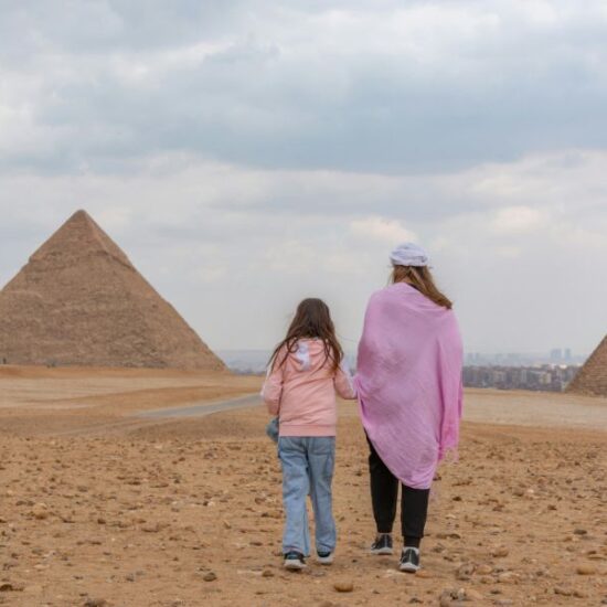 Medio día mágico de excursión a las Pirámides de Guiza desde El Cairo - Egypt Tours Group