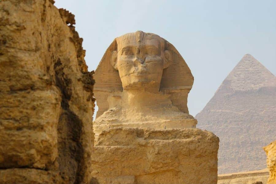 El Descubrimiento de las Piramides de Guiza - Egypt Tours Group (ES)