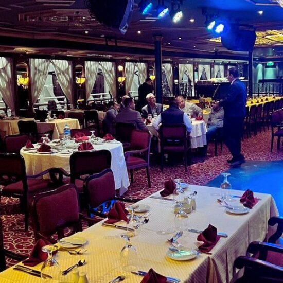 Crucero por el Nilo con Cena y Espectáculo en El Cairo - Crucero con Cena por el Nilo