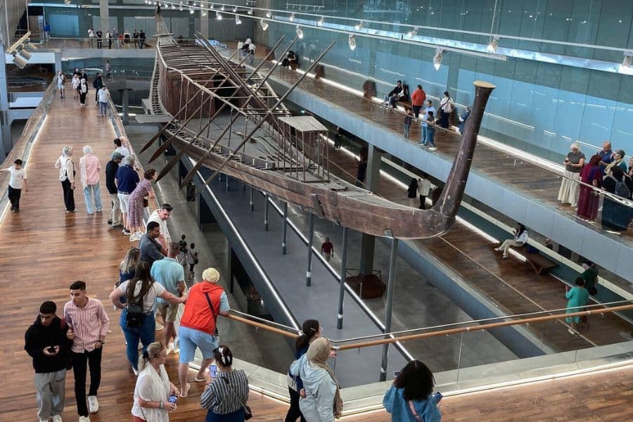 La Barca Solar de Keops en el Gran Museo Egipcio - Egypt Tours Group (ES)