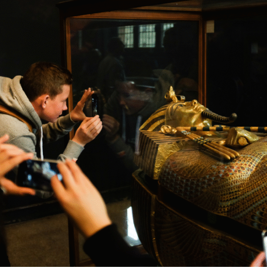 Front view of the Egyptian Museum in Tahrir Square, Cairo, with its neoclassical façade.